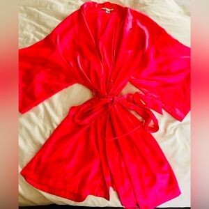 VS PINK 💕VIBRANT PINK SILK ROBE